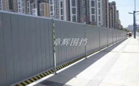 市政圍擋的設(shè)計(jì)和施工需要遵循怎樣的規(guī)范標(biāo)準(zhǔn)？(解析市政圍擋的規(guī)范要求)