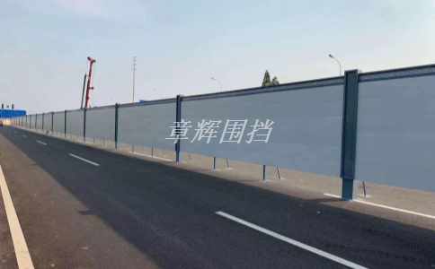 pvc圍擋在河道治理中的應(yīng)用（保護(hù)河道生態(tài)和防止洪澇等自然災(zāi)害的發(fā)生）