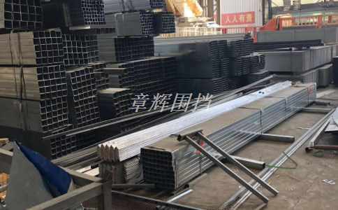 使用哪種設(shè)備可以制作出高品質(zhì)的pvc圍擋？（介紹pvc圍擋制作所需的機(jī)器和設(shè)備）