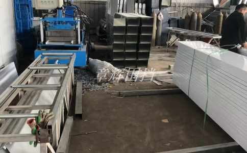 使用哪種設(shè)備可以制作出高品質(zhì)的pvc圍擋？（介紹pvc圍擋制作所需的機(jī)器和設(shè)備）