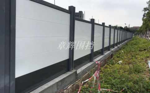 市政圍擋在不同天氣條件下的使用效果如何，如風(fēng)力、濕度等因素的影響？